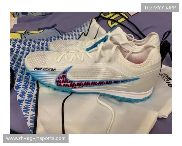 足球石墨烯材质用具是否将提升球员在比赛中的脚感与耐用性体验